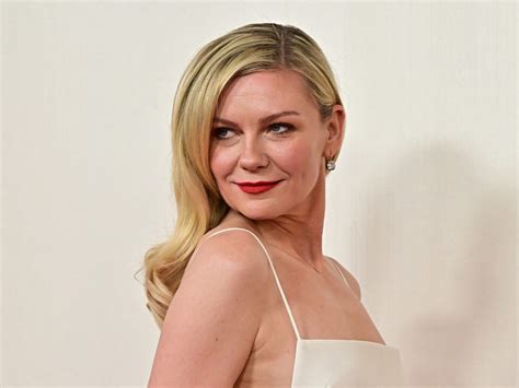 Kirsten Dunst on Why She Dispels Hollywood Beauty Standards。